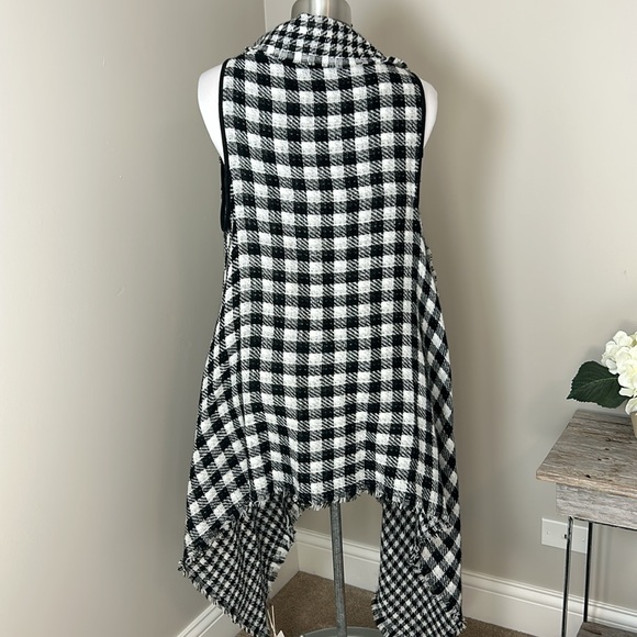 Black & White Houndstooth Sweater Vest – One Size – NWT - Picture 2 of 5